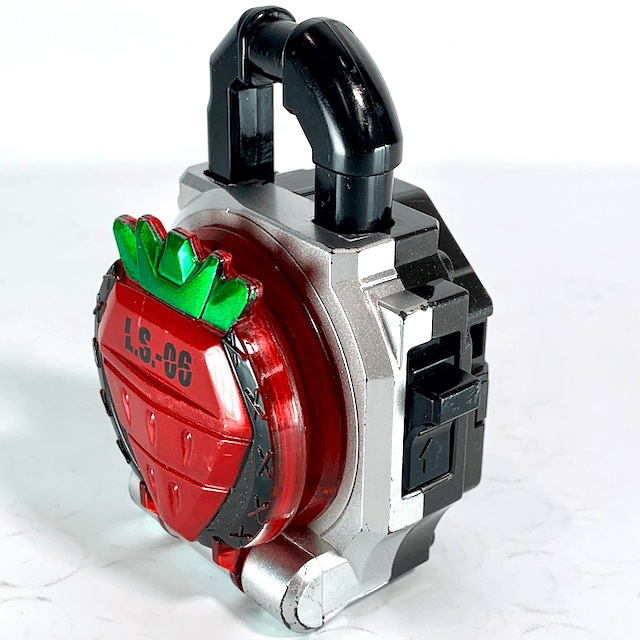 [LOOSE] Kamen Rider Gaim: L.S.-06 DX Ichigo Lock Seed | CSTOYS INTERNATIONAL