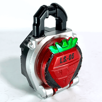 [LOOSE] Kamen Rider Gaim: L.S.-06 DX Ichigo Lock Seed | CSTOYS INTERNATIONAL